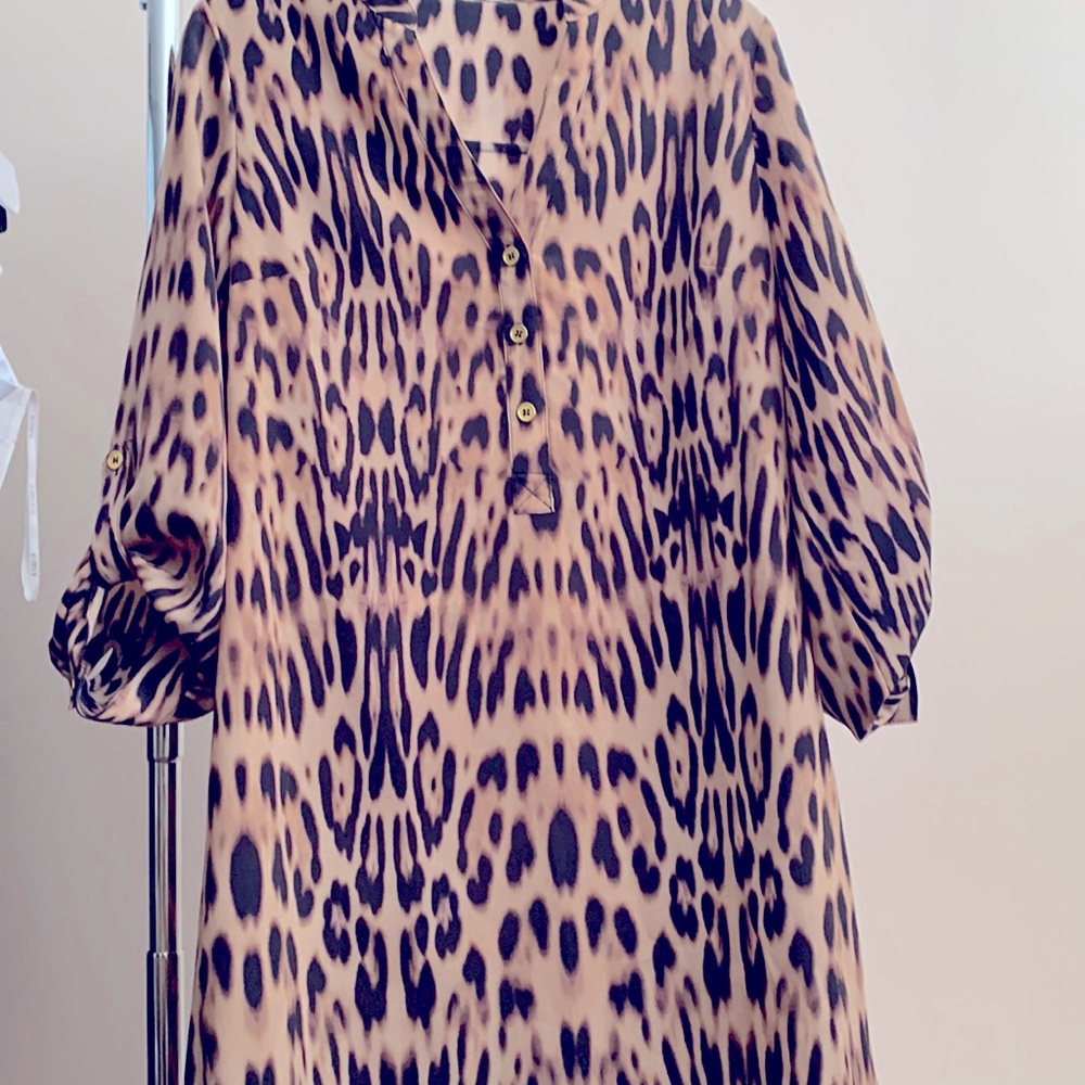 Leopard print V neck dress. Like new! Comfortable!